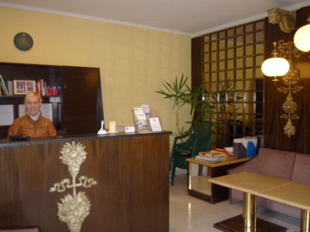 Kaloz Fregatt Panzio & Etterem Tata Exterior foto